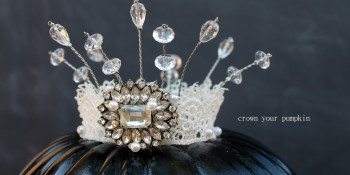 A chic black & white pumpkin with a crown (plus 11 more spooktacular Halloween projects!)
