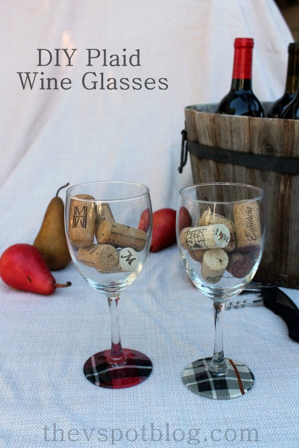 Plaid wine glass tutorial, diy bar ware project, Thanksgiving table